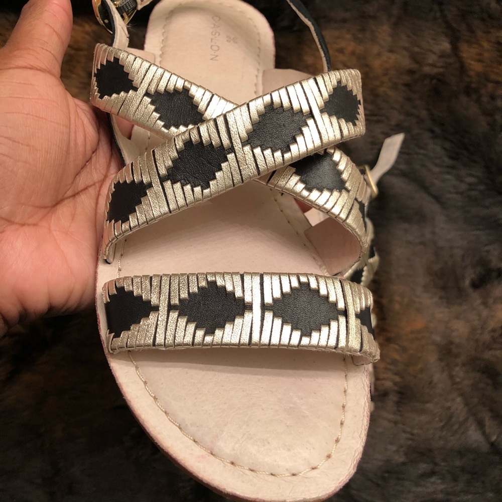 Caslon Finn Leather Sandal In Gold And Black - Picture 4 of 7